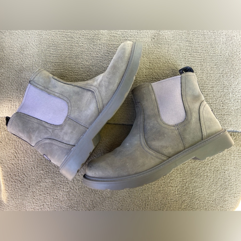 UGG Bolden Weather Boots SZ 5 Green Grey Chelsea Boot Round Toe Slip On 1112455K - Picture 1 of 8
